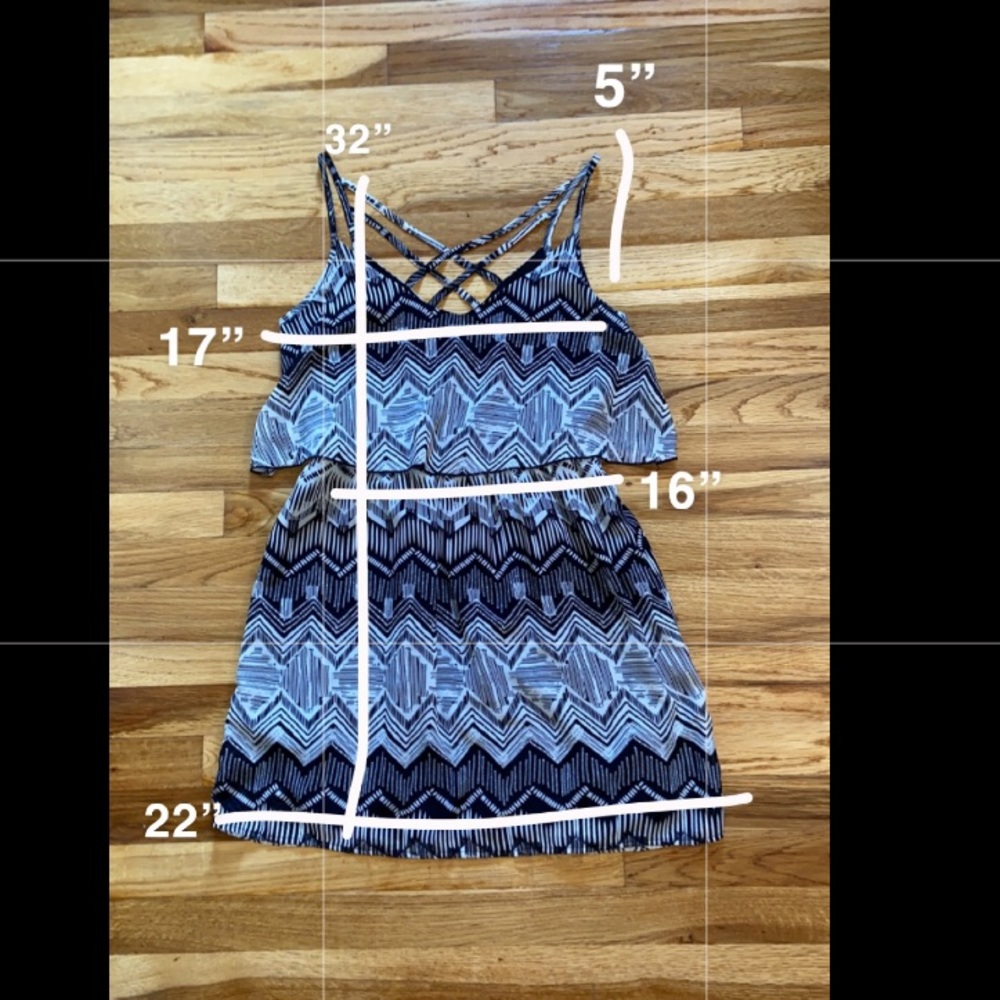 Speechless - Midi Crisscross Dress - L - Picture 4 of 8